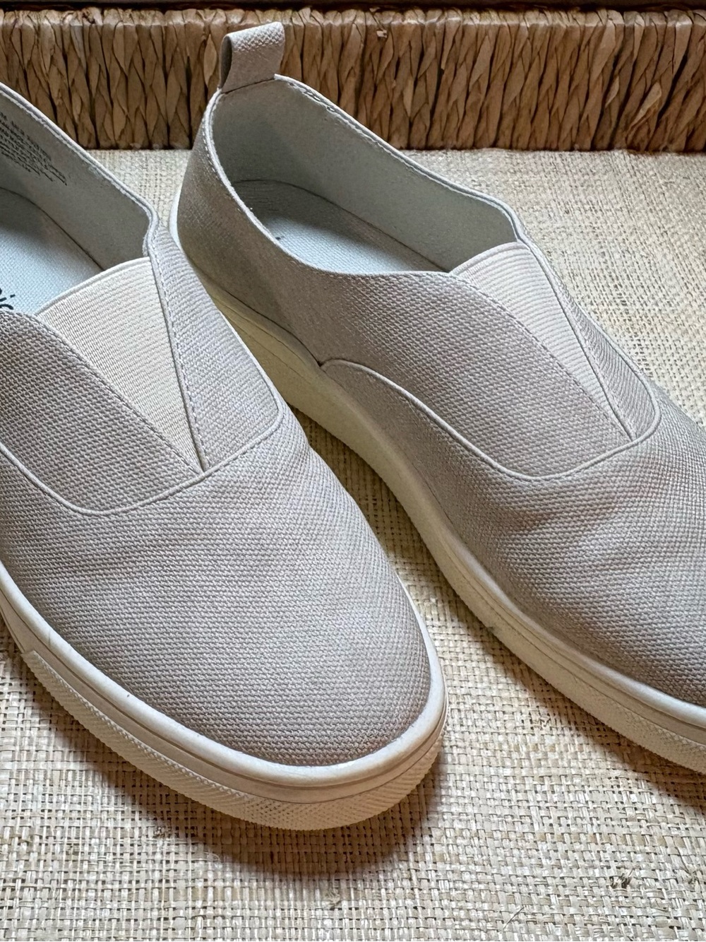 Kensie Salia Women’s Beige Canvas Slip-On Sneakers | Size 9